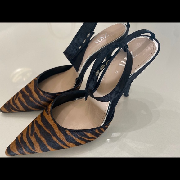 Zara, tiger print, ankle strapped pumps - Picture 5 of 6